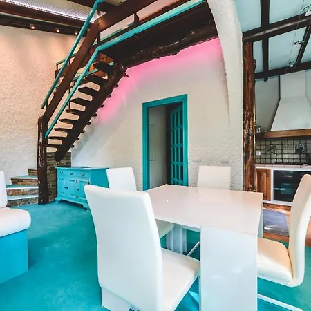 Villa Bog - Con Piscina E Campo Da Tennis