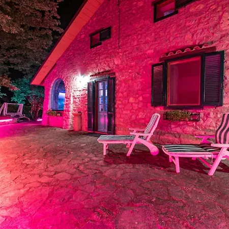 Bog - Con Piscina E Campo Da Tennis Villa *