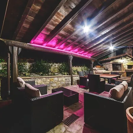 Villa Bog - Con Piscina E Campo Da Tennis