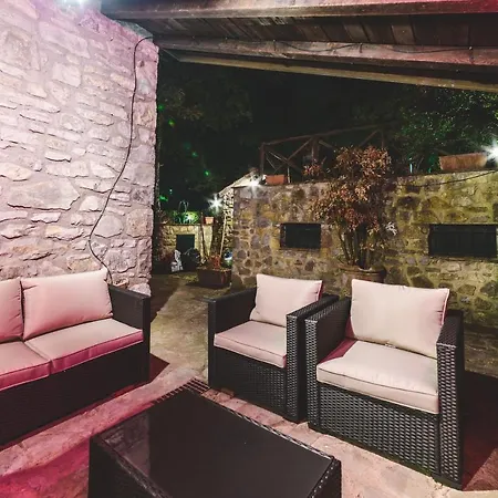 Bog - Con Piscina E Campo Da Tennis Villa