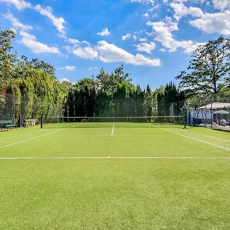 Bog - Con Piscina E Campo Da Tennis
