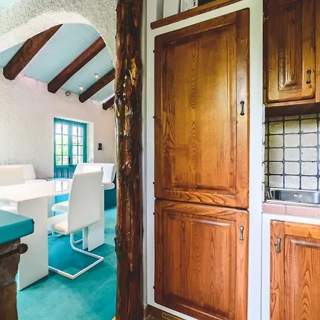Bog - Con Piscina E Campo Da Tennis Villa