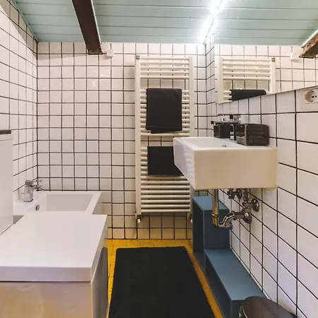 Bog - Con Piscina E Campo Da Tennis