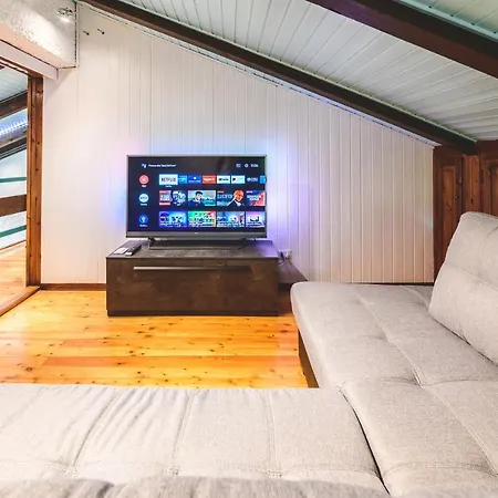 Villa Bog - Con Piscina E Campo Da Tennis *