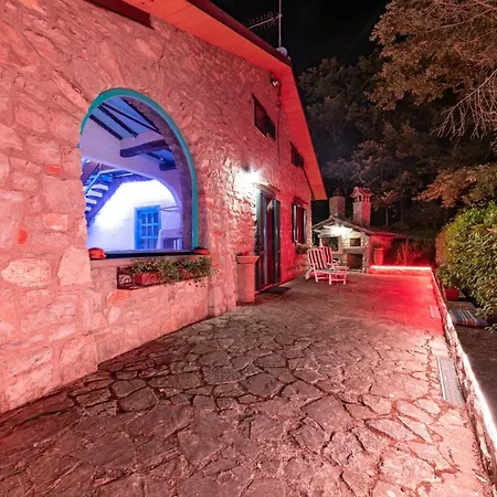 Villa Bog - Con Piscina E Campo Da Tennis *